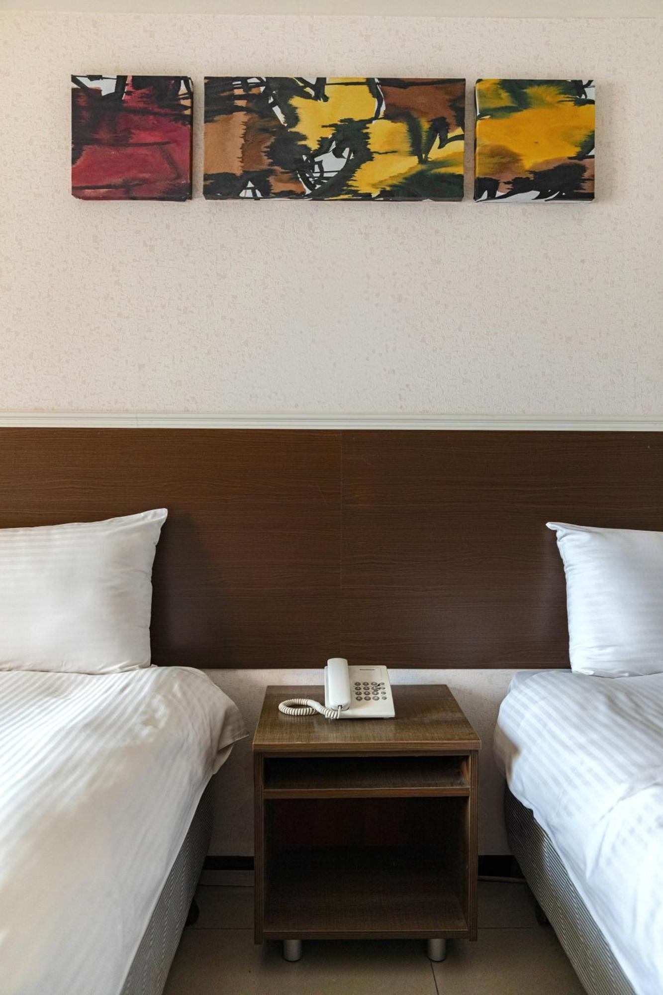 E Lim Hotel Zhongli Exteriör bild